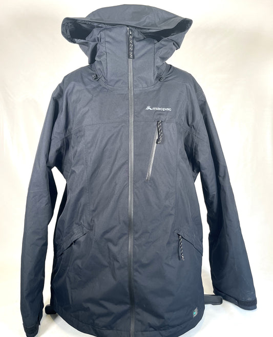 BLACK Macpac ski jacket, size L, $120 MP0001